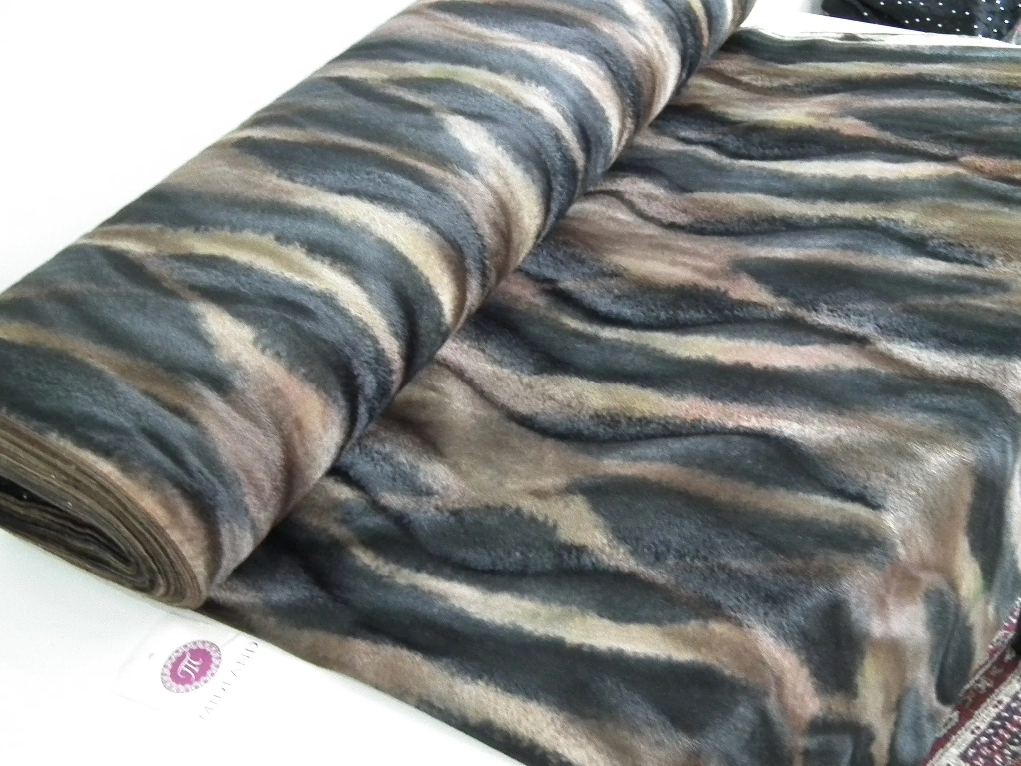 ANIMAL PRINT VELBOA FAUX FUR VELOUR FABRIC CRAFT MATERIAL 60" WIDE M220