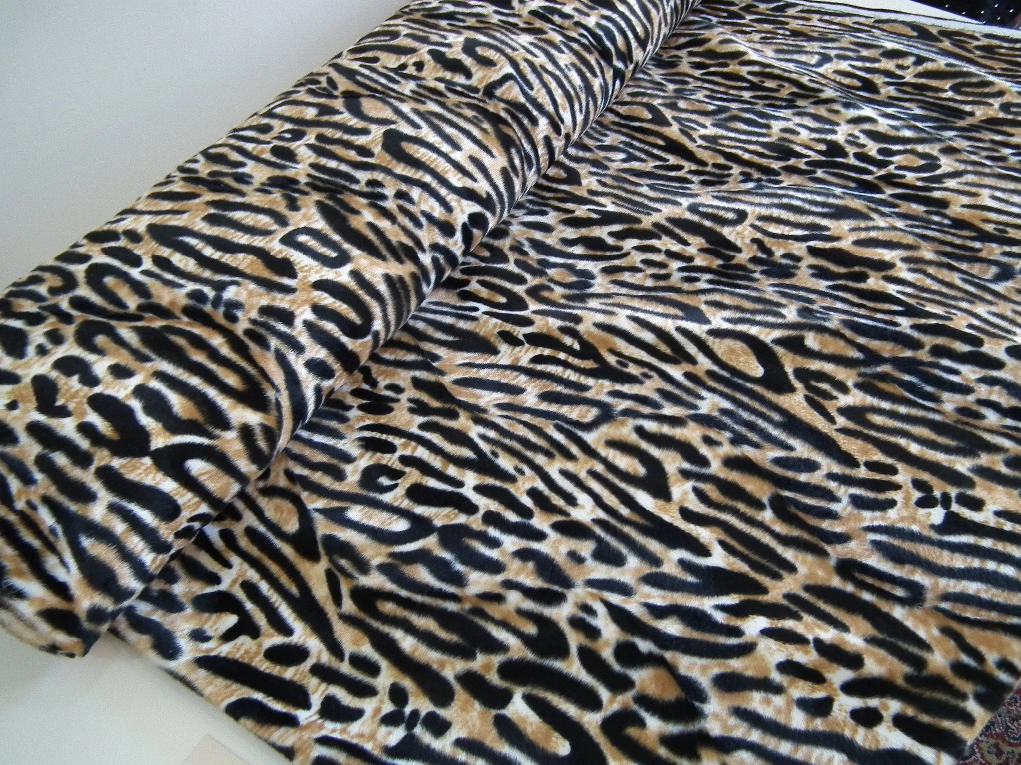 ANIMAL PRINT VELBOA FAUX FUR VELOUR FABRIC CRAFT MATERIAL 60" WIDE M220
