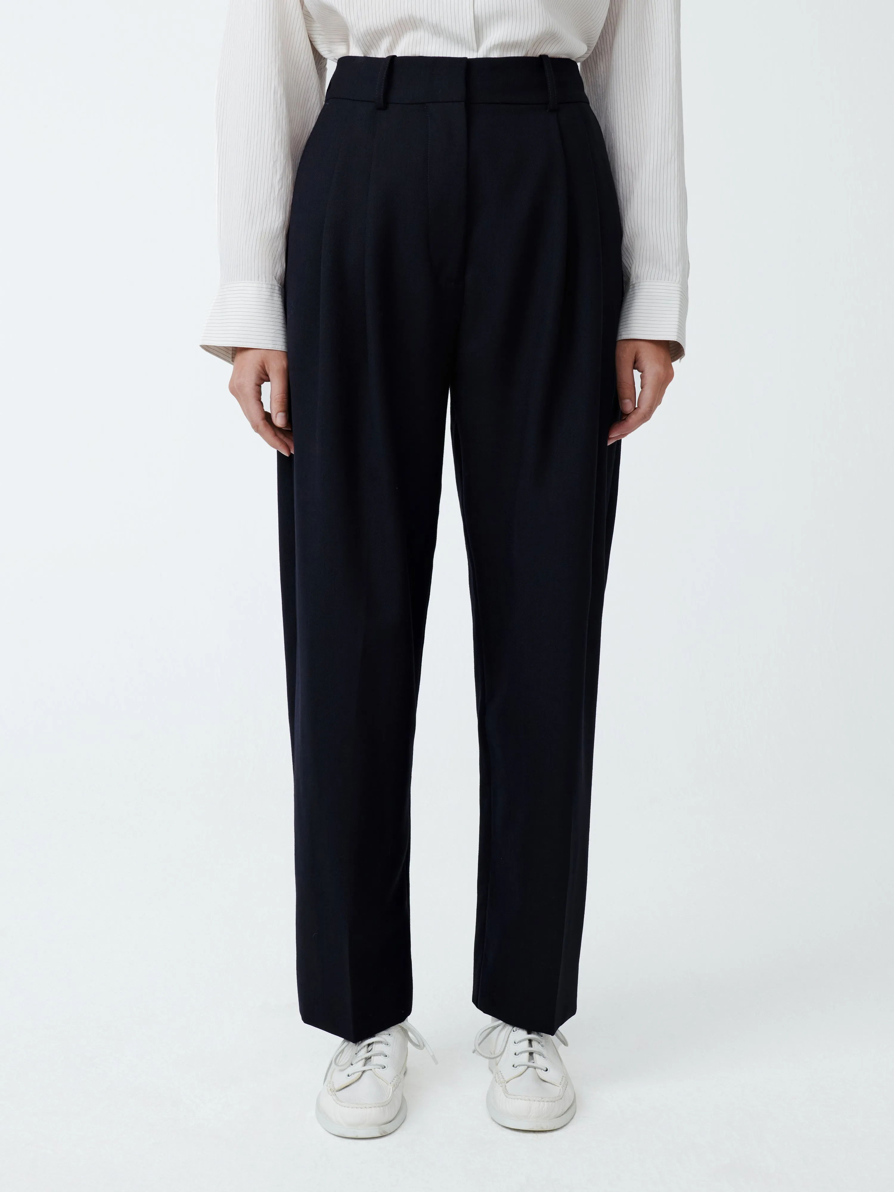 Sperro Tropical Wool Pant in Darkest Navy