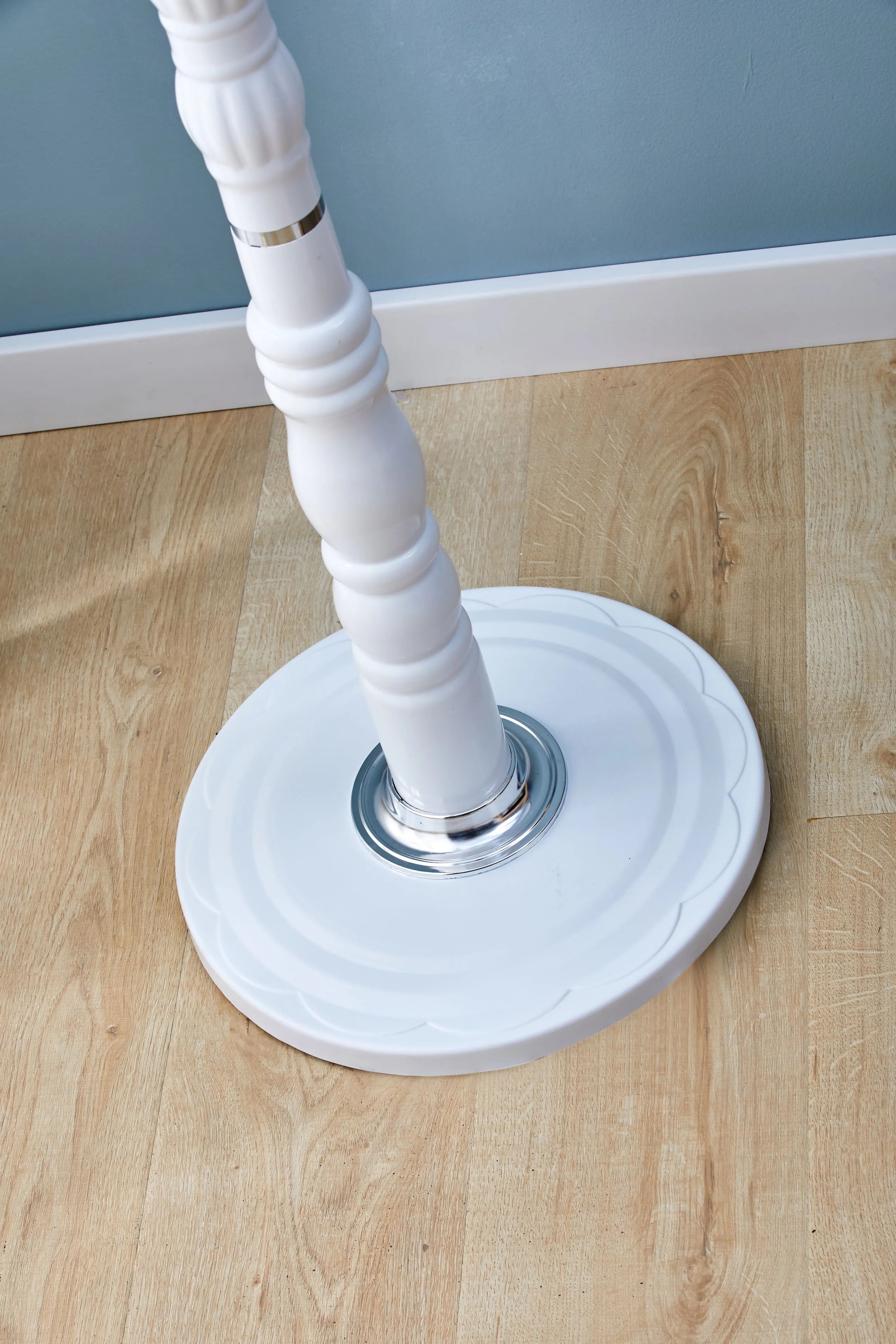 VETRO Sturdy Coat Hanger Colours: Black, Brown, Cream, White & Grey