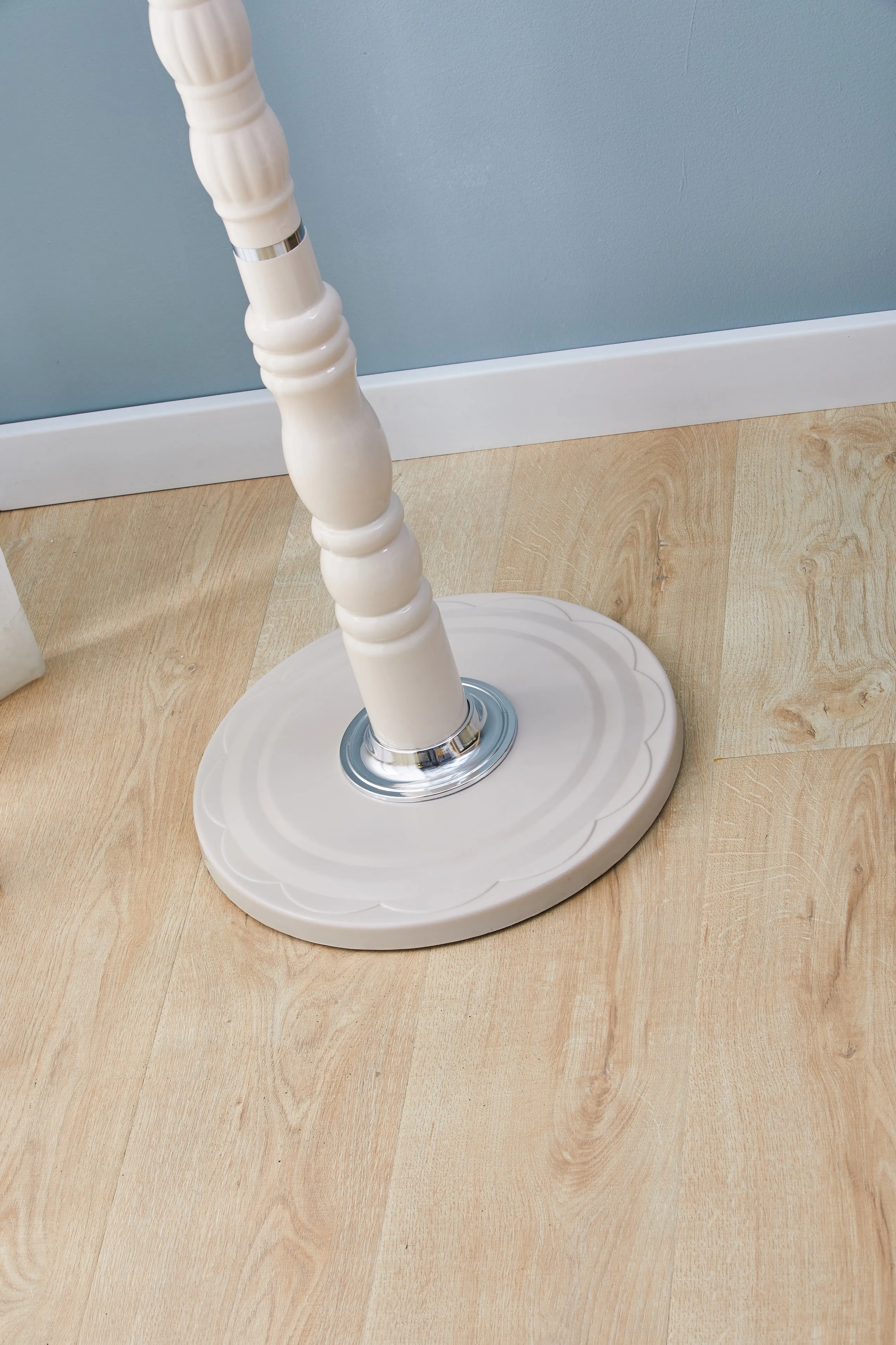 VETRO Sturdy Coat Hanger Colours: Black, Brown, Cream, White & Grey